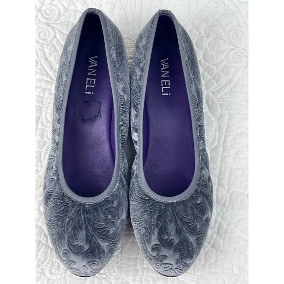 Vaneli Women's Size 7M Women's Gray Floral Textured Slip On Flat Casual Shoes - Picture 6 of 11